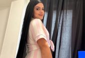 Jovencita trans encantadora y divertida no te