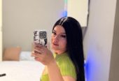 Jovencita trans encantadora y divertida no te