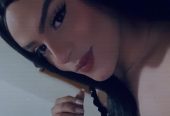 Jovencita trans encantadora y divertida no te
