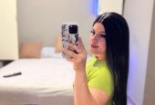 Jovencita trans encantadora y divertida no te