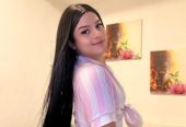 Jovencita trans encantadora y divertida no te