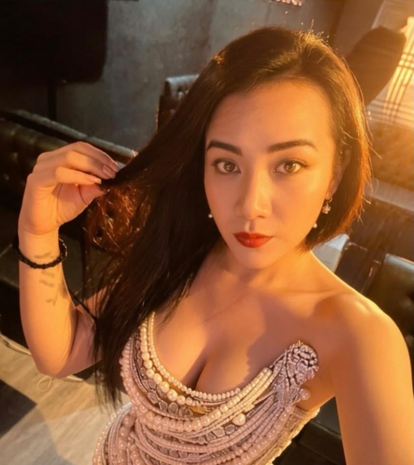 Ven a disfrutar con una venezolana hermosa